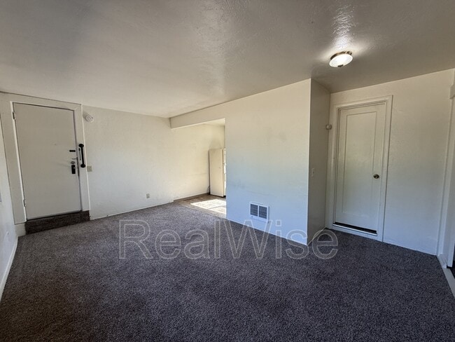Photo - 3028 NE Douglas Ave