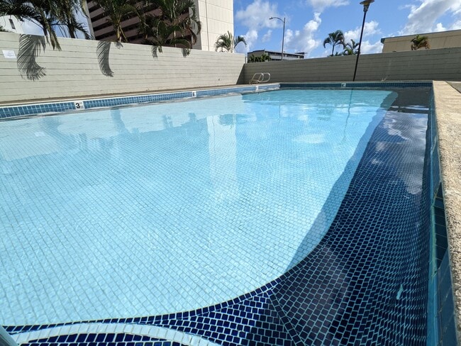 Community Pool - 46-270 Kahuhipa St Unit A410