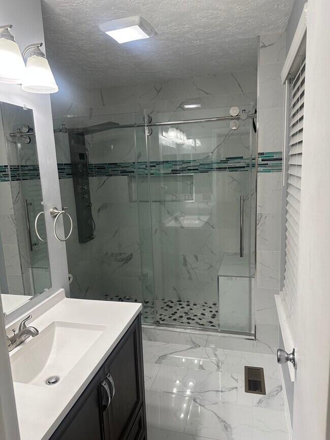 Photo - 701 Cedar Crest Ct