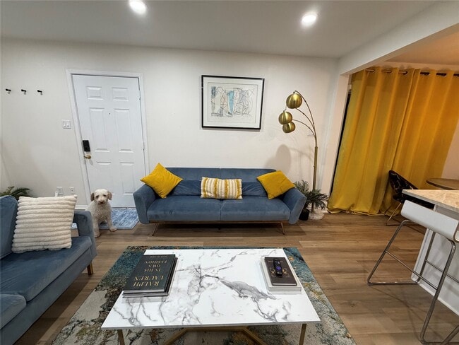 Building Photo - 2012 Brun St Unit A