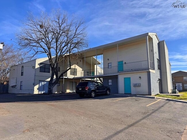 Building Photo - 1611 Bell St