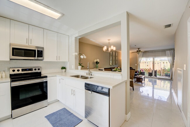 Photo - 2900 Dorchester Ln