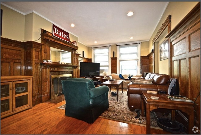 Building Photo - 1793 Beacon St Unit 5 Rental