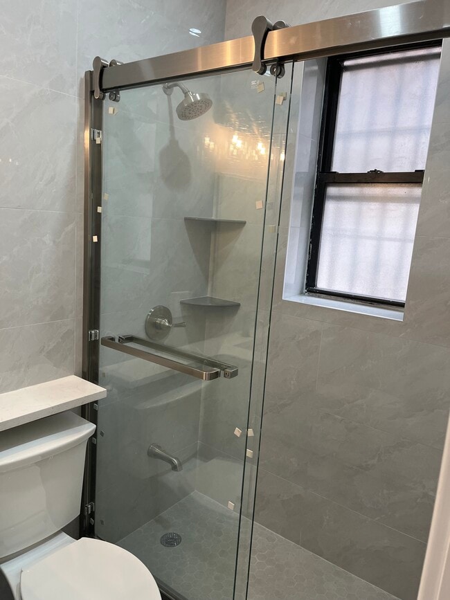 Building Photo - 4048 Hampton St