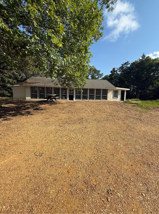 Building Photo - Newly Renovated!!! Rental