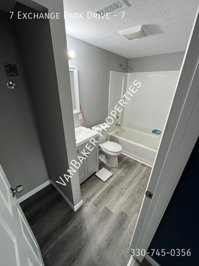 Photo - 7 Exchange Park Dr