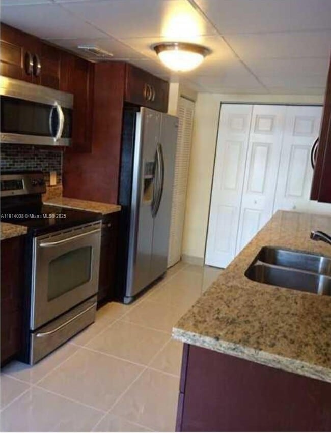 Photo - 3928 SW 67th Way Unidad 97