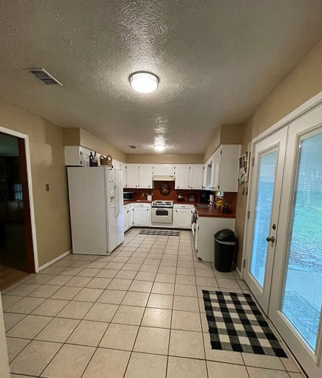 Photo - Beautiful 3 Bed 2 Bath Brick Home!