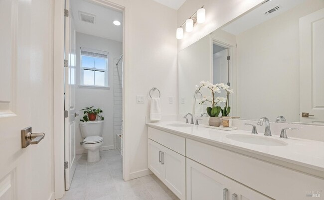 Photo - 1747 Linden Ln