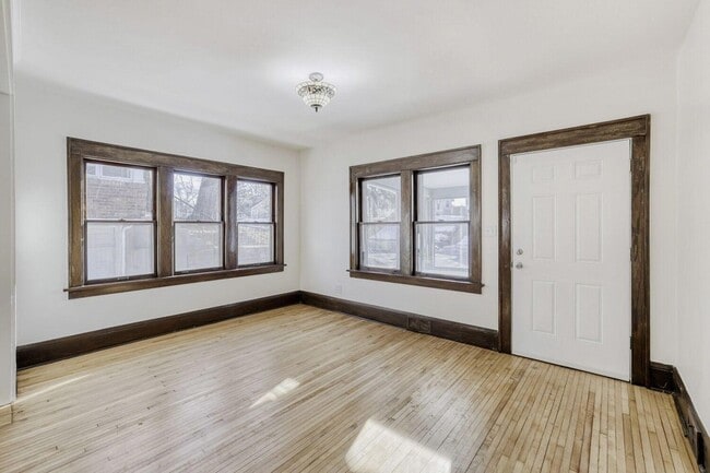 Photo - 1683 Minnehaha Ave E