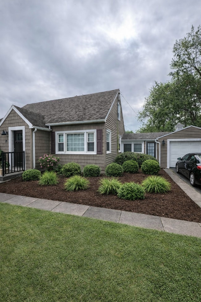 Building Photo - 19 College Dr