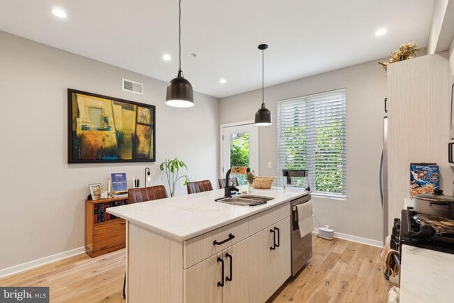 Photo - 1510 N Hollywood St