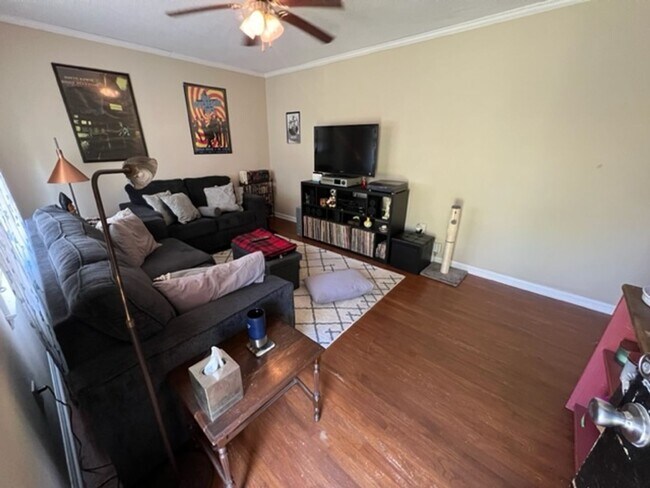 Photo - Beautiful 3 Bedroom Home Near Campus and D...