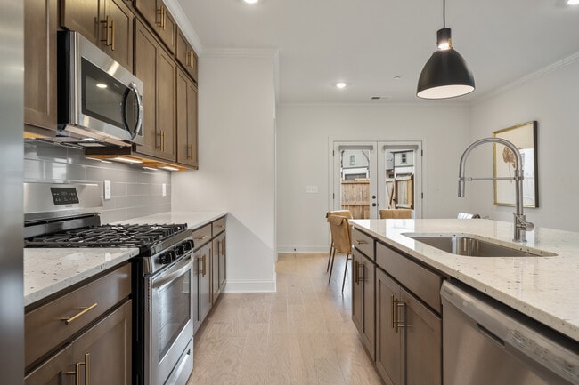 Photo - Feldspar Circle