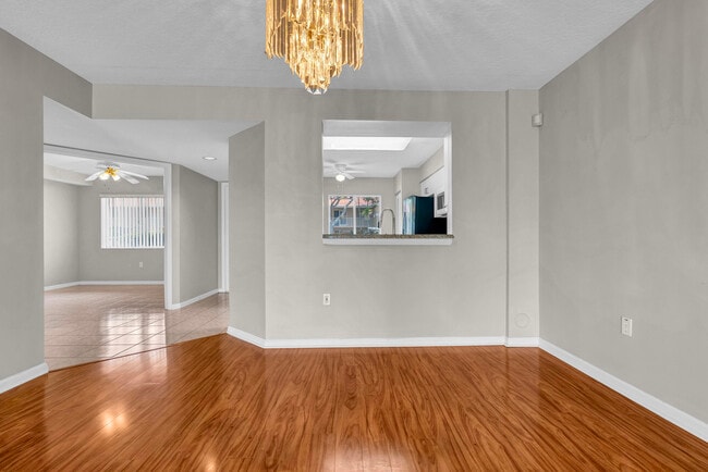 Photo - 5952 Regal Glen Dr Unit 103