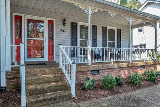 Photo - 3 Bedroom Home (4th bed option) with 2 Car Garage in Downtown Franklin
