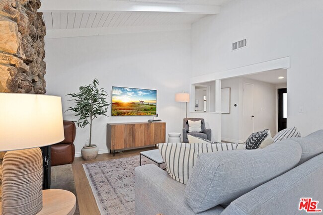 Photo - 23027 Gainford St