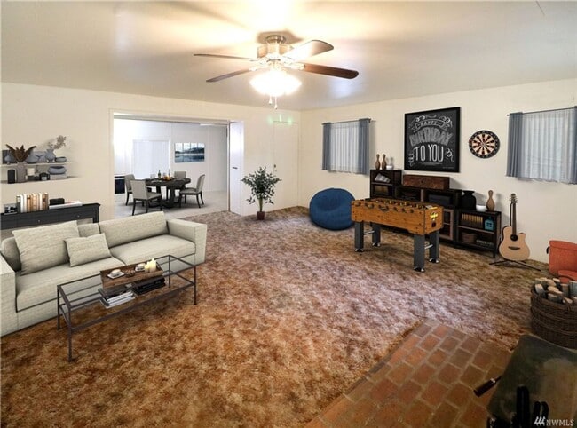 Bremerton Home with Bonus Rooms and Large Yard - Bremerton Home with Bonus Rooms and Large Yard