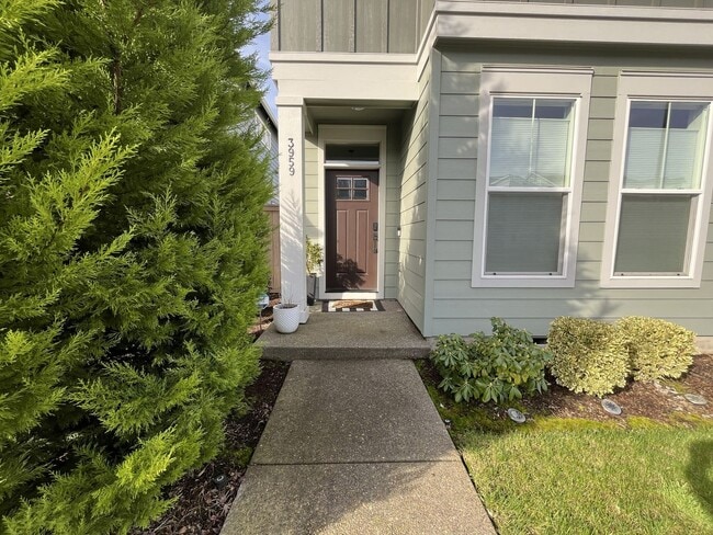 Photo - Modern 3 Bedroom Home in Reed’s Crossing Near Park Featuring Open Floor Plan, Gourmet Kitchen, an...