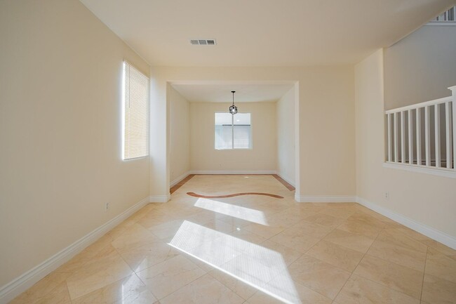 Photo - 1514 Regents St