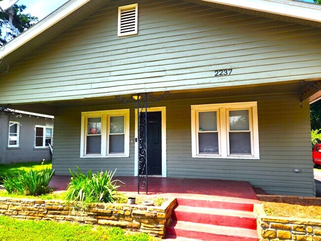 2237 NW 12th St Unit 2237 NW 12th St