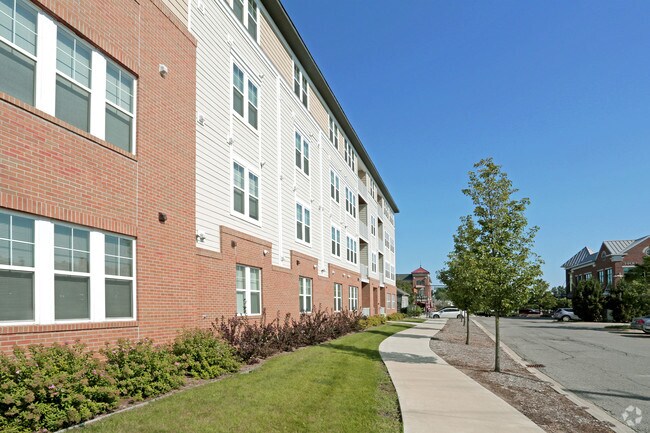 Auburn Square Apartments