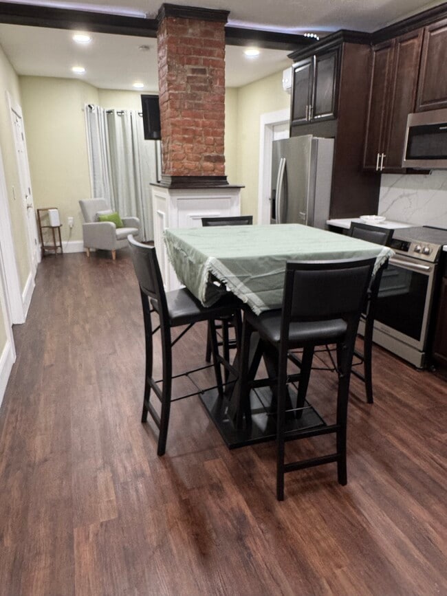 Photo - 252 Admiral St