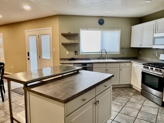 Photo - 12408 Mangas Trail NE