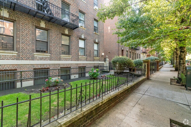 Photo - 392 St Johns Pl