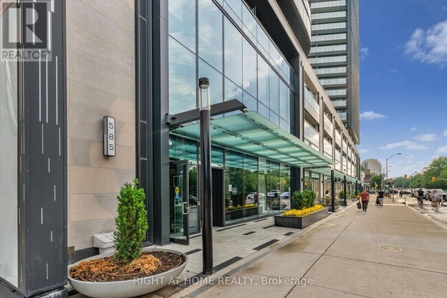 Photo - 585 Bloor St E Unit 1922