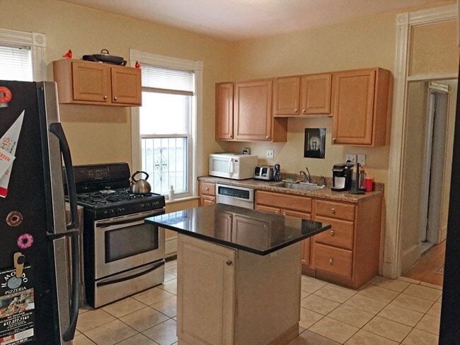 Building Photo - 10 Bucknam St Unit 1
