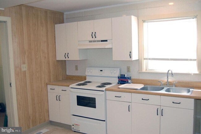 Photo - 302 E Howard St