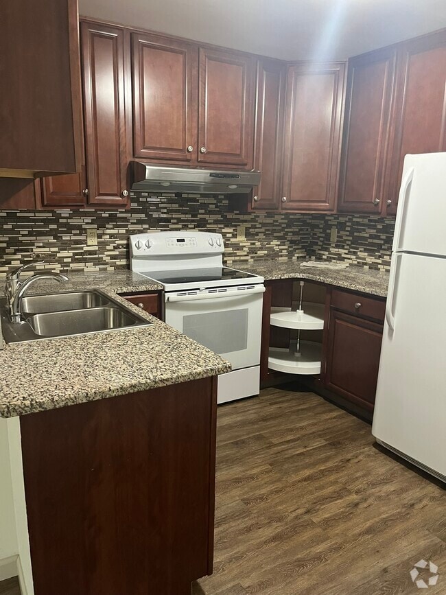 Building Photo - 3405 Sullivan Trl Unit #3405 Rental