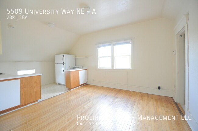 Photo - 5509 University Wy NE Unit A