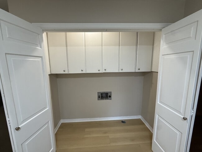 Photo - 565 Paris St