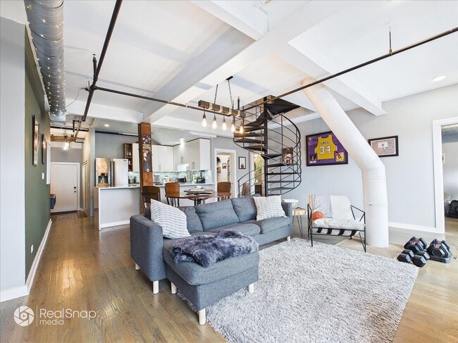 2221 N Lister Ave