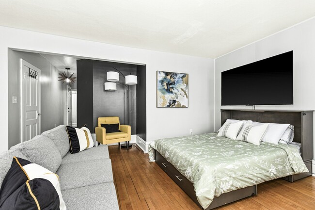 Photo - 209 E 3rd St Unit 211 Upper