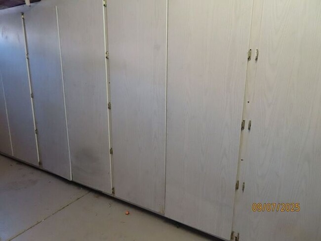 Photo - 4 Bedroom 2.5 Bath w/3 Car Garage in Super...