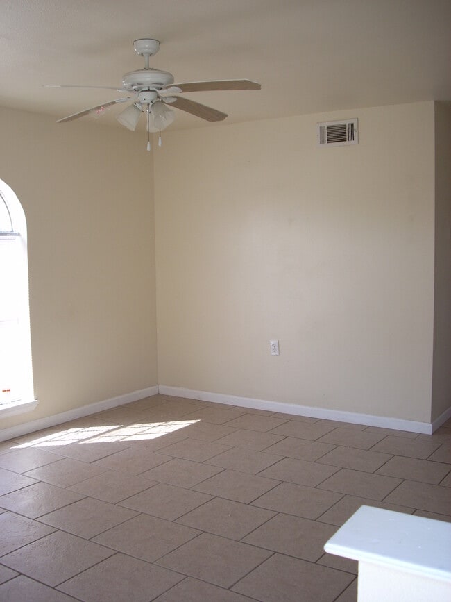 Photo - 3613 Golden Dr Unit B