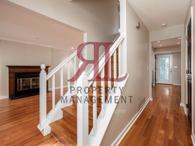 Photo - 362 W 4th Ave