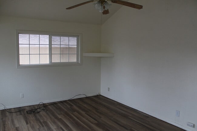 Photo - 2437 Darrow Ave