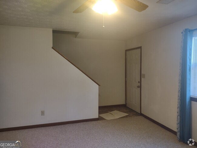 Building Photo - 8492 Pineland Dr Rental