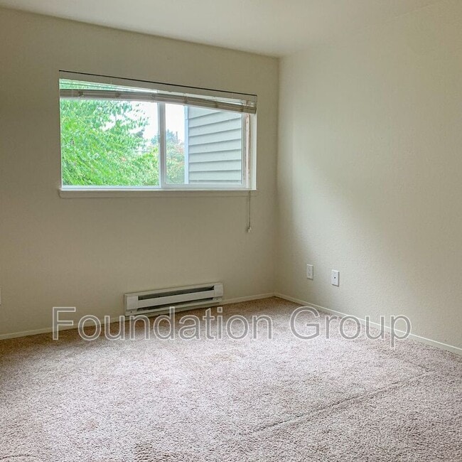 Photo - 916 N 104th St