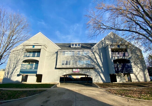 402 N Gregory