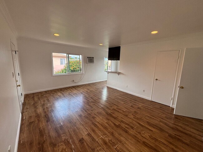 7033 Fulton Ave Unit 03