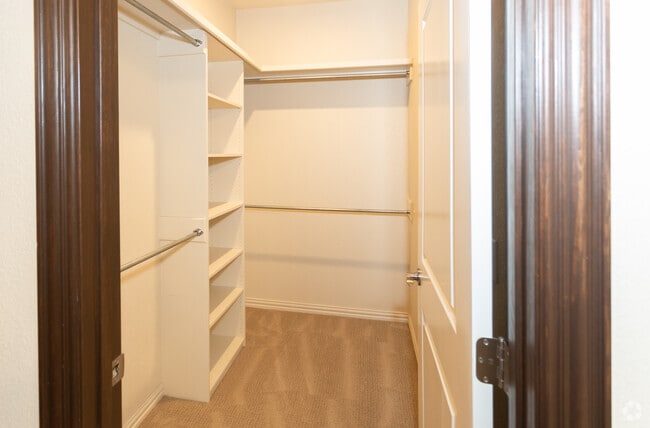 The Loft 2BR 2BA- Closet