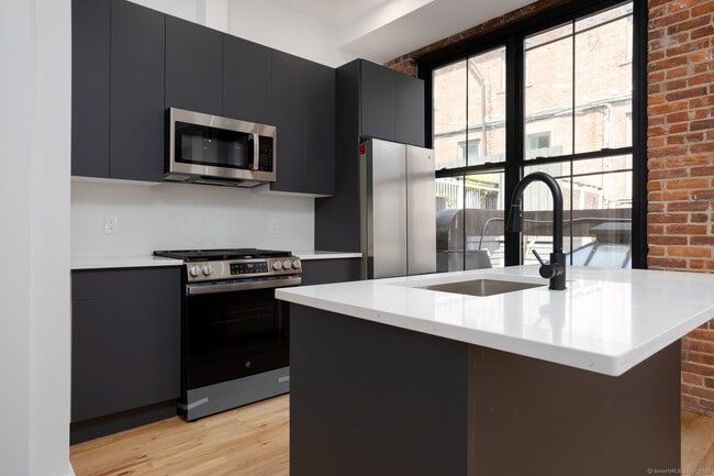 Building Photo - 10 Commerce St Unit 2F Rental