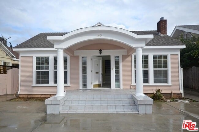 Photo - 140 Serrano Ave House