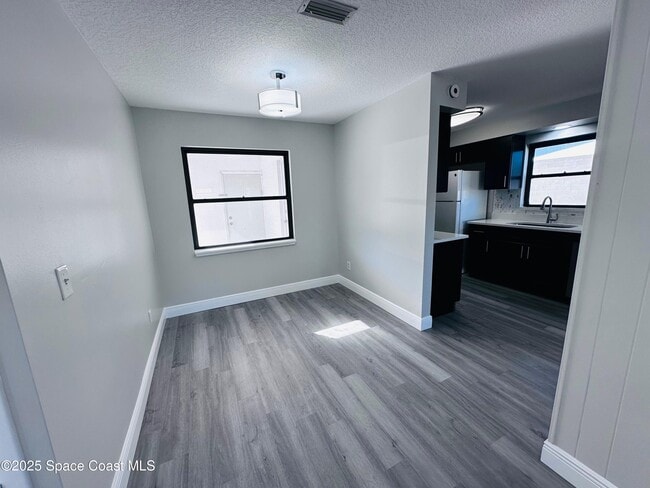 Photo - 1076 Hermosa Dr