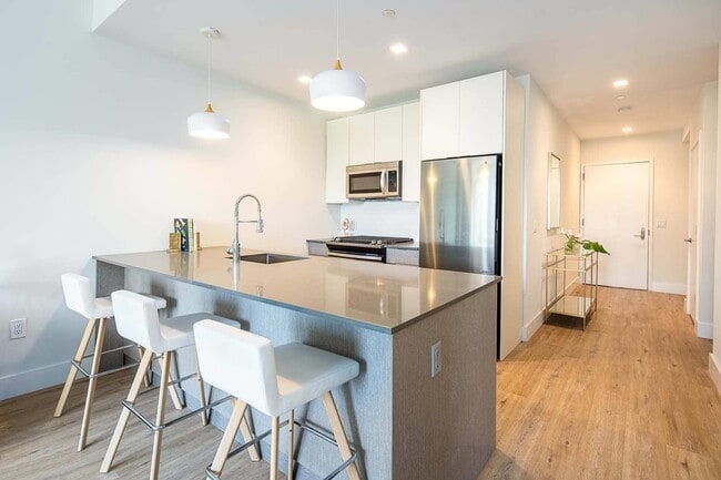 Photo - 323 Pine St Unidad 330